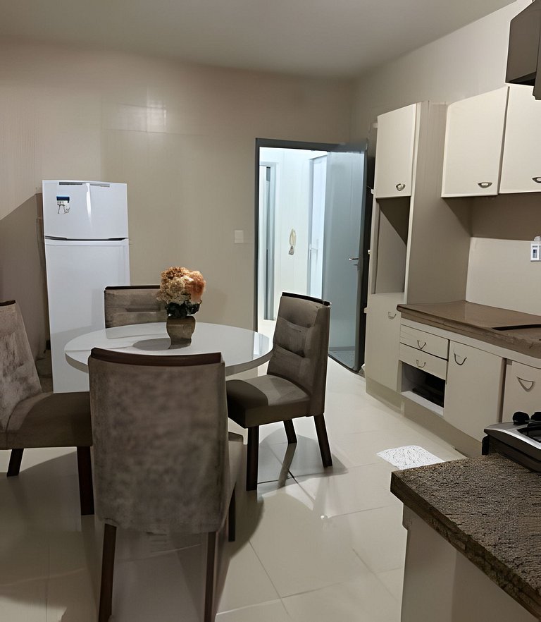 Casa aconchegante com ar-condicionado e garagem