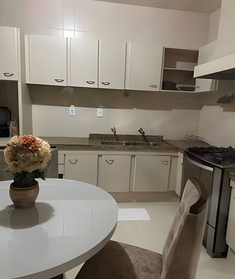 Casa aconchegante com ar-condicionado e garagem