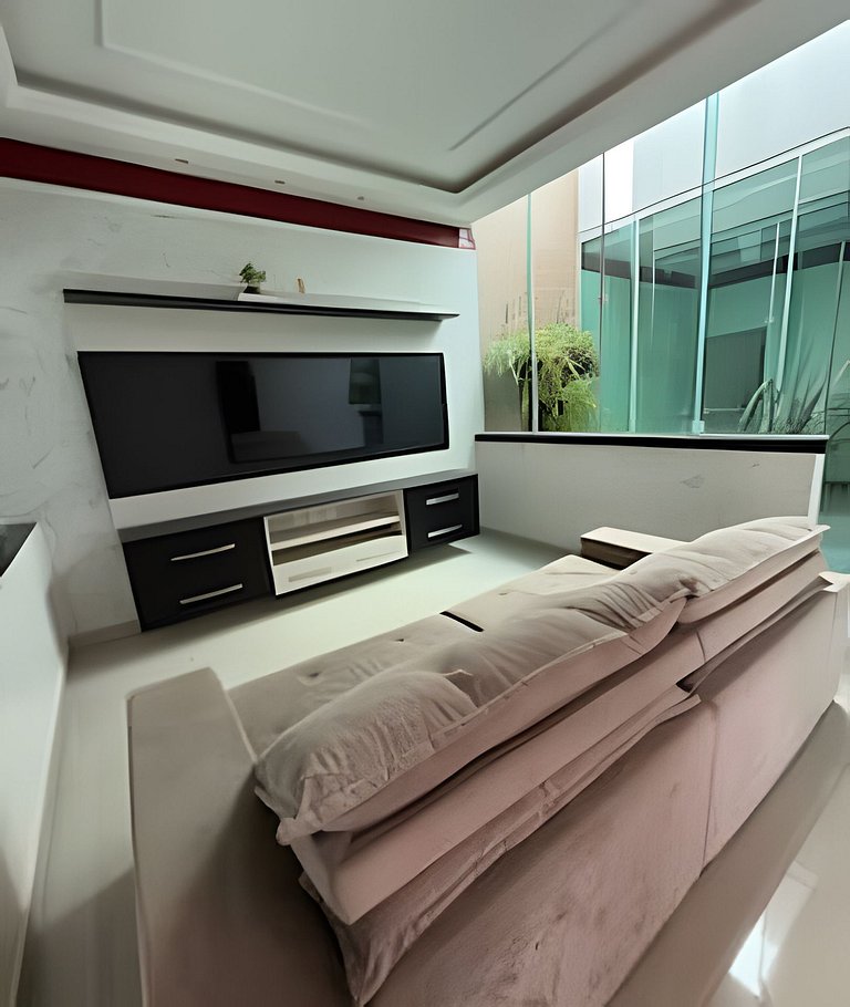 Casa grande c área gourmet churrasqueira 6 pessoas