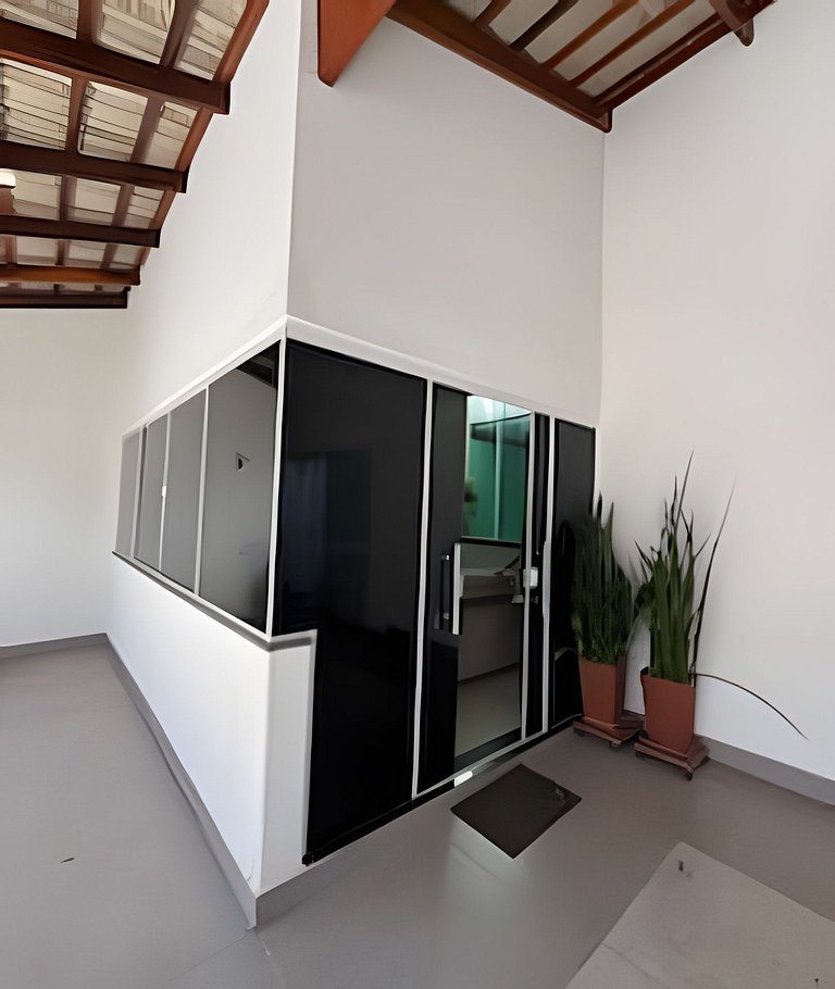 Casa grande c área gourmet churrasqueira 6 pessoas