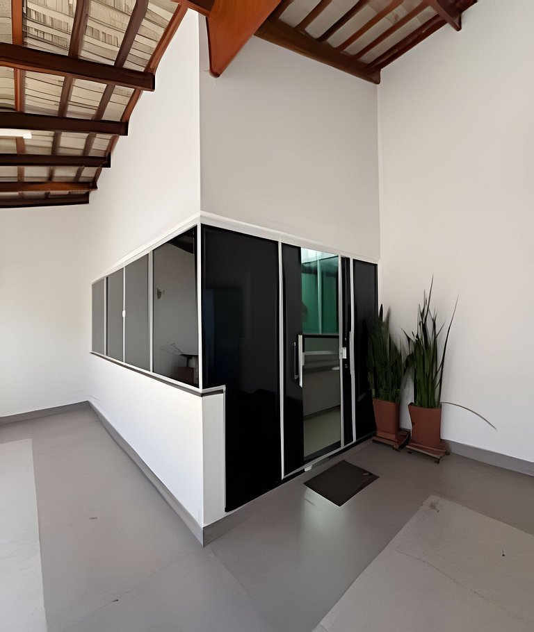 Casa grande c área gourmet churrasqueira 6 pessoas