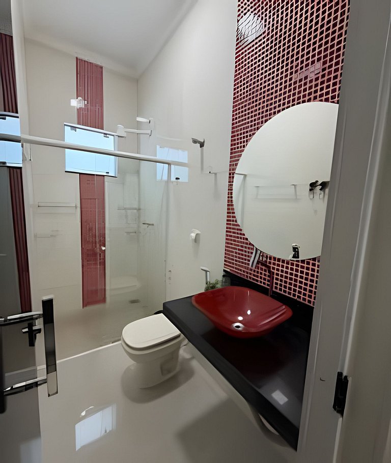 Casa grande c área gourmet churrasqueira 6 pessoas