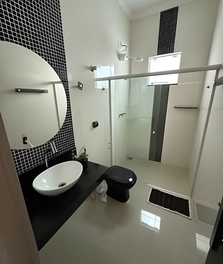 Casa grande c área gourmet churrasqueira 6 pessoas