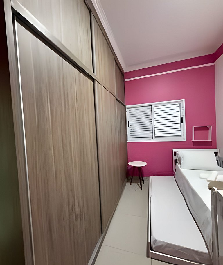 Casa grande c área gourmet churrasqueira 6 pessoas