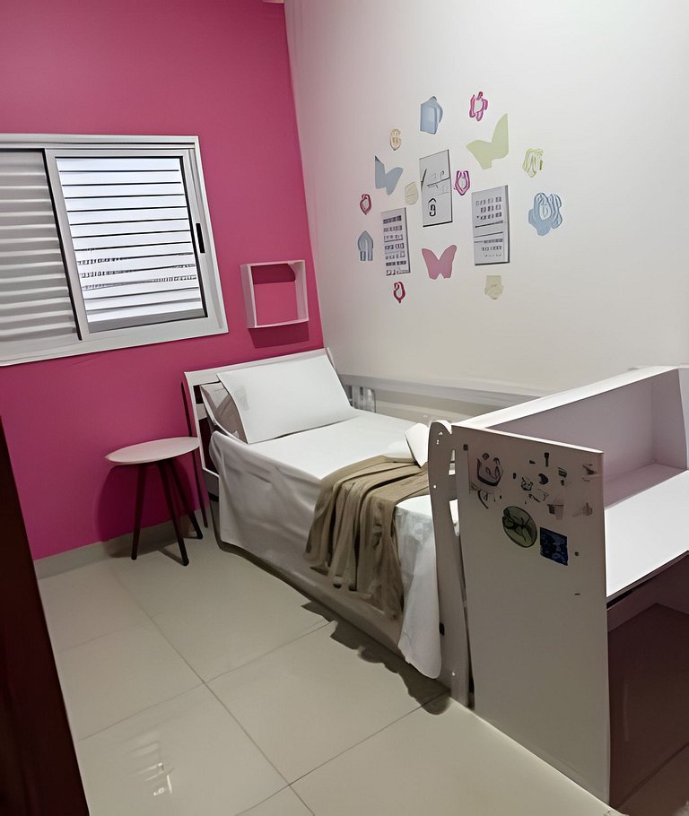 Casa grande c área gourmet churrasqueira 6 pessoas