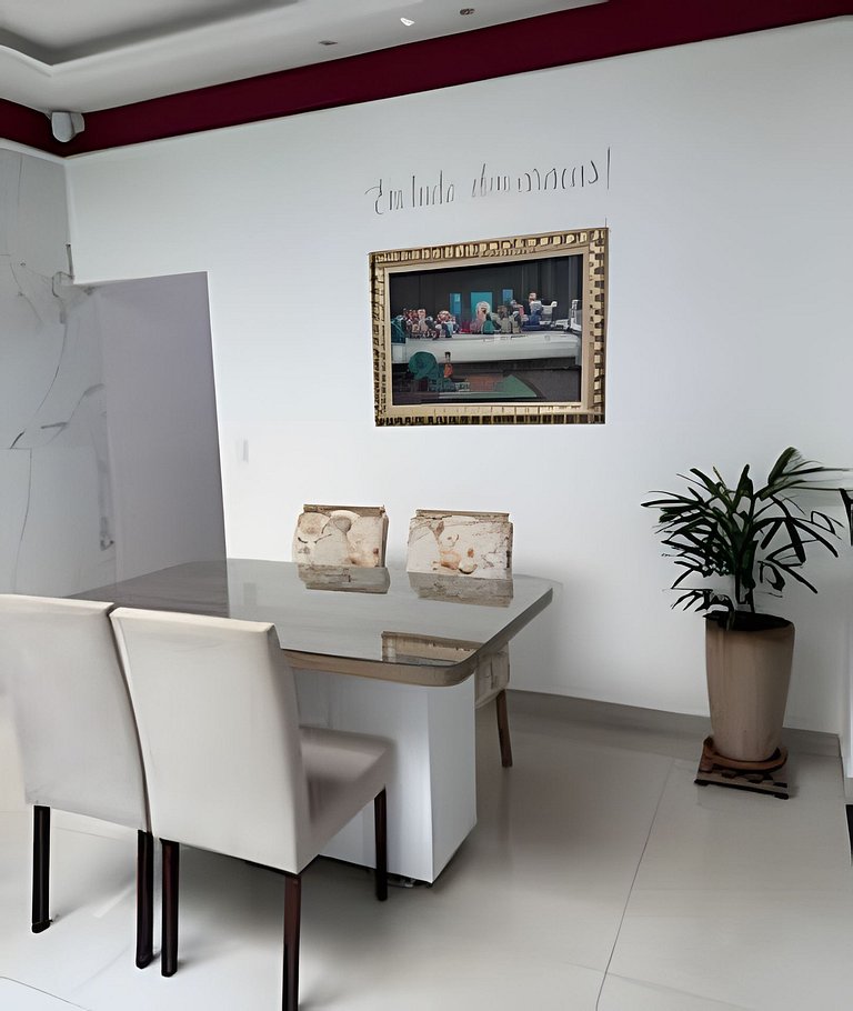 Casa grande c área gourmet churrasqueira 6 pessoas