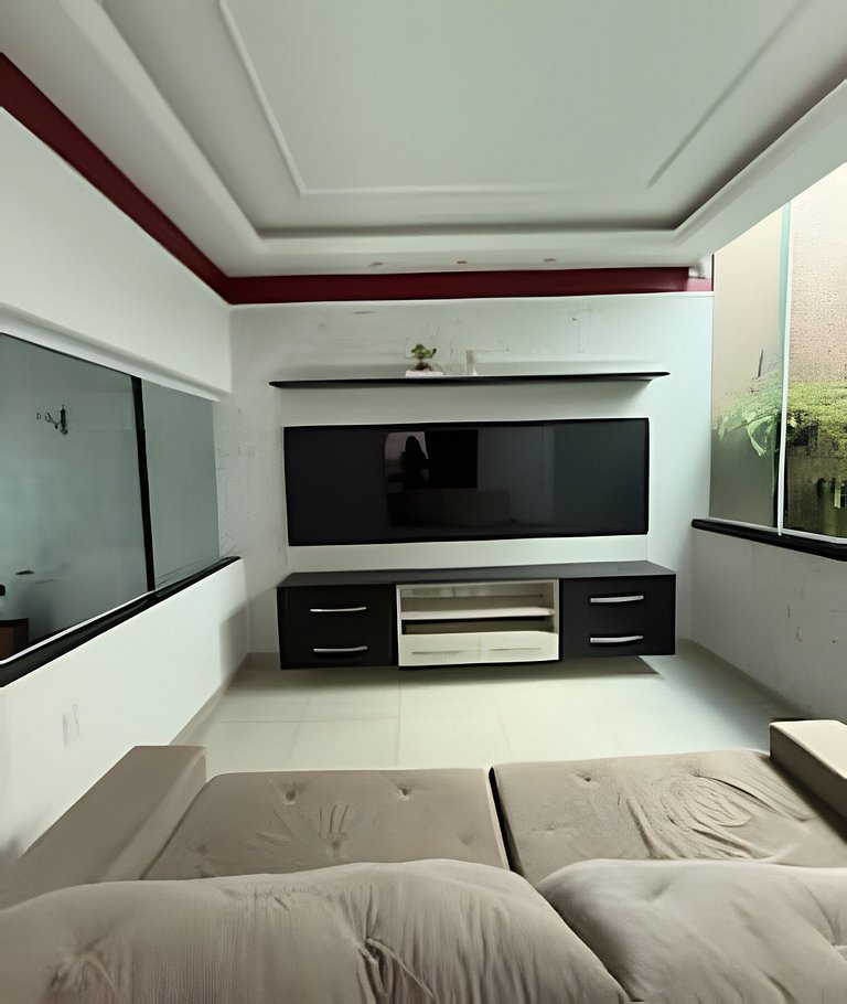 Casa grande c área gourmet churrasqueira 6 pessoas