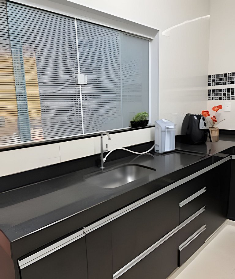 Casa grande c área gourmet churrasqueira 6 pessoas