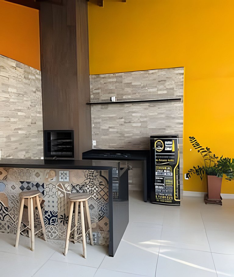 Casa grande c área gourmet churrasqueira 6 pessoas