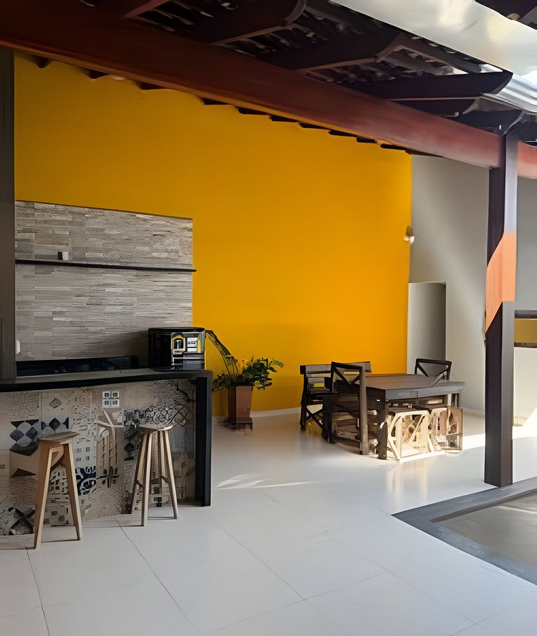 Casa grande c área gourmet churrasqueira 6 pessoas